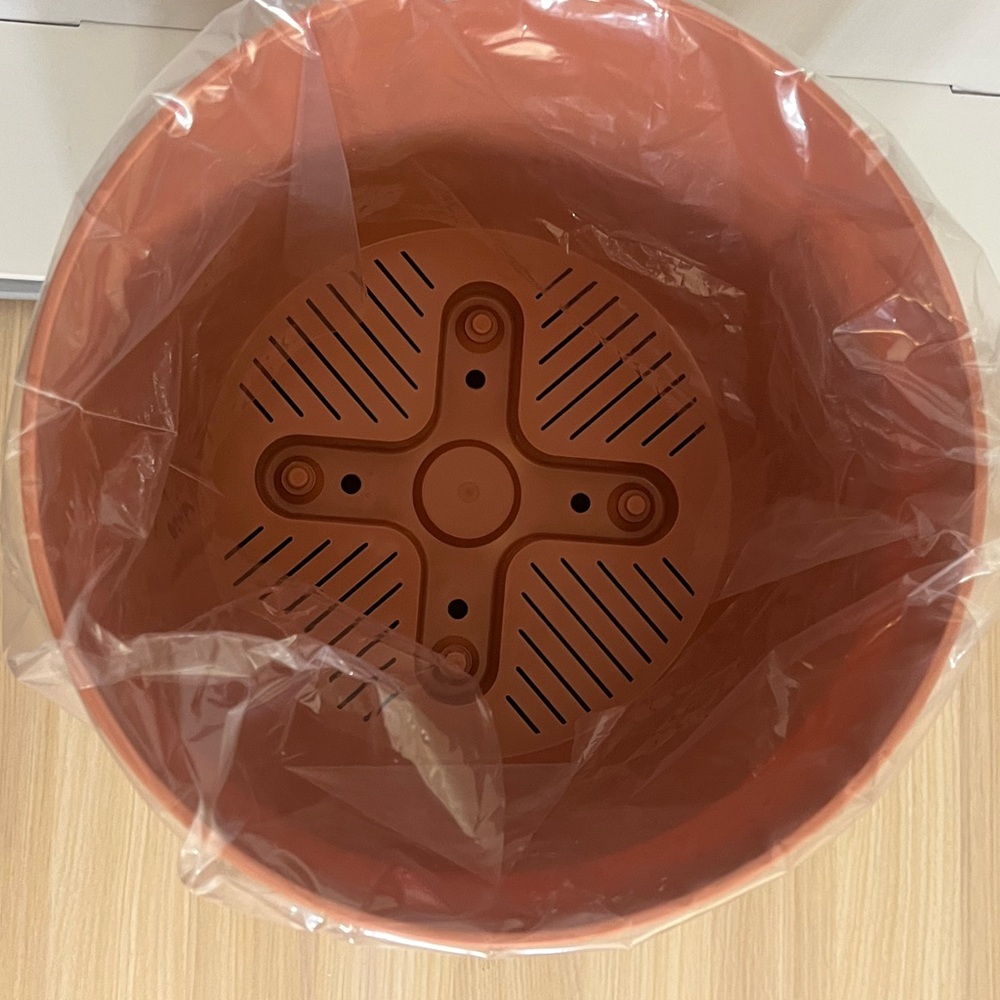 Room Essentials Self Watering Plastic Indoor Outdoor Planters Rust 8x8 Inch New - Picture 4 of 8